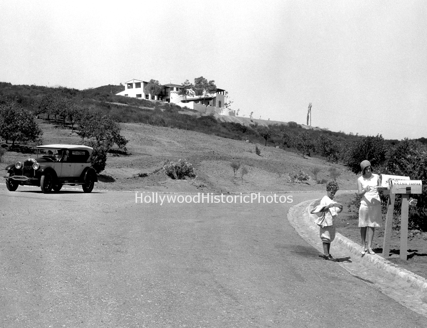 Brentwood Riviera 1929 Brentwood Park Amalfi and Capri Dr. So. of Rustic Canyon rs WM.jpg
